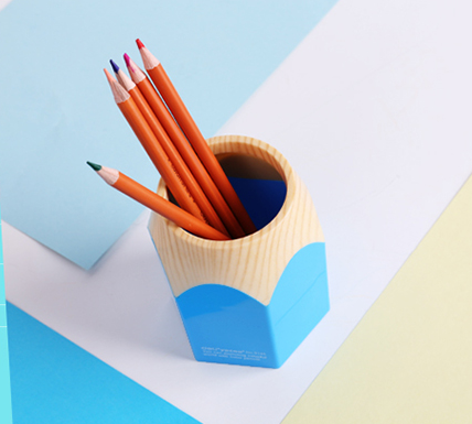 Q版铅笔造型笔筒